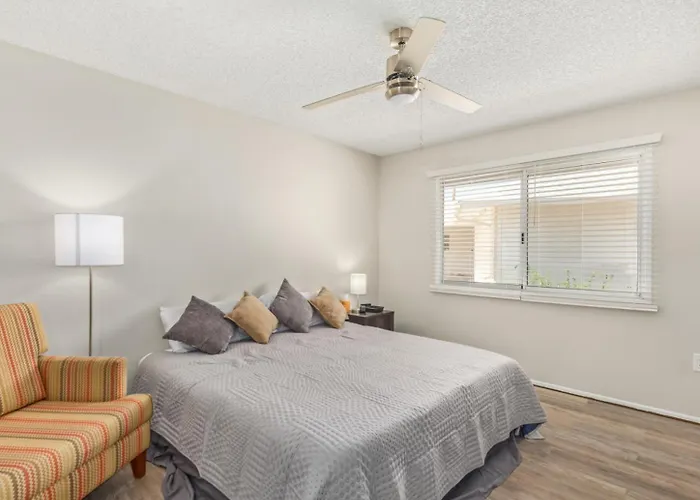 Holiday home Rare Getaway I 2br, Ensuite, Fenced, Sunrises Sun City West